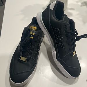 Adidas Sneakers